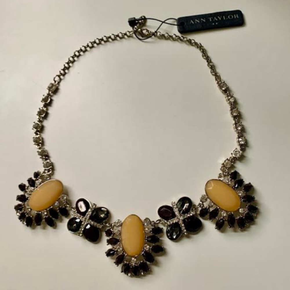🆕 Ann Taylor Necklace